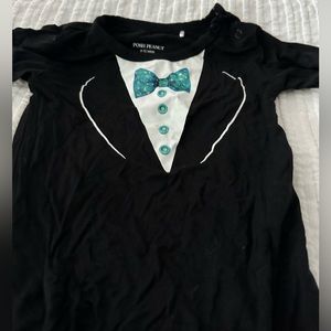Posh Peanut Tuxedo 1 Piece Long Sleeved Pajama Set 9-12 months